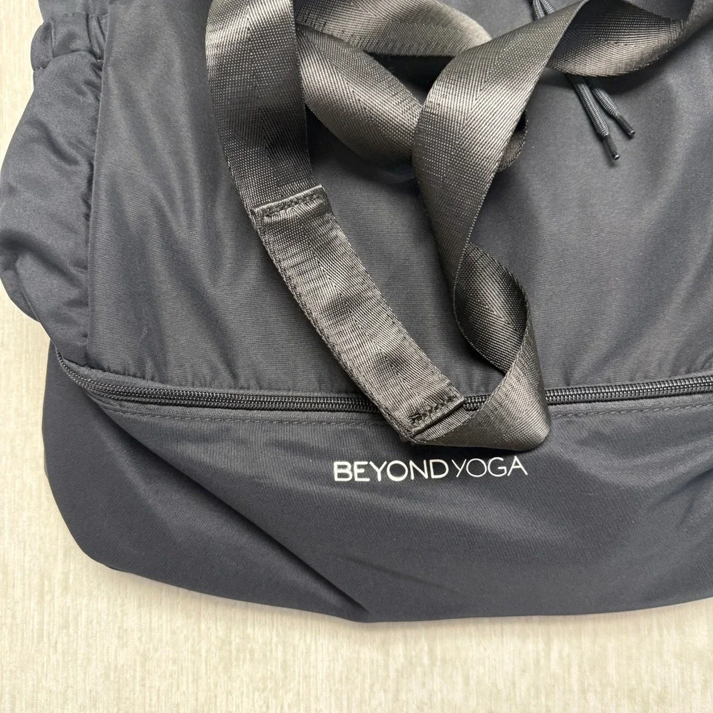 Beyond Yoga Backpack Tote Black Lined Convertible Gym Cinch Drawstring Travel